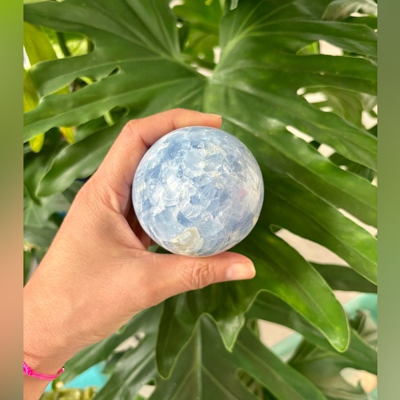 Blue calcite sphere - Picture 3 of 6